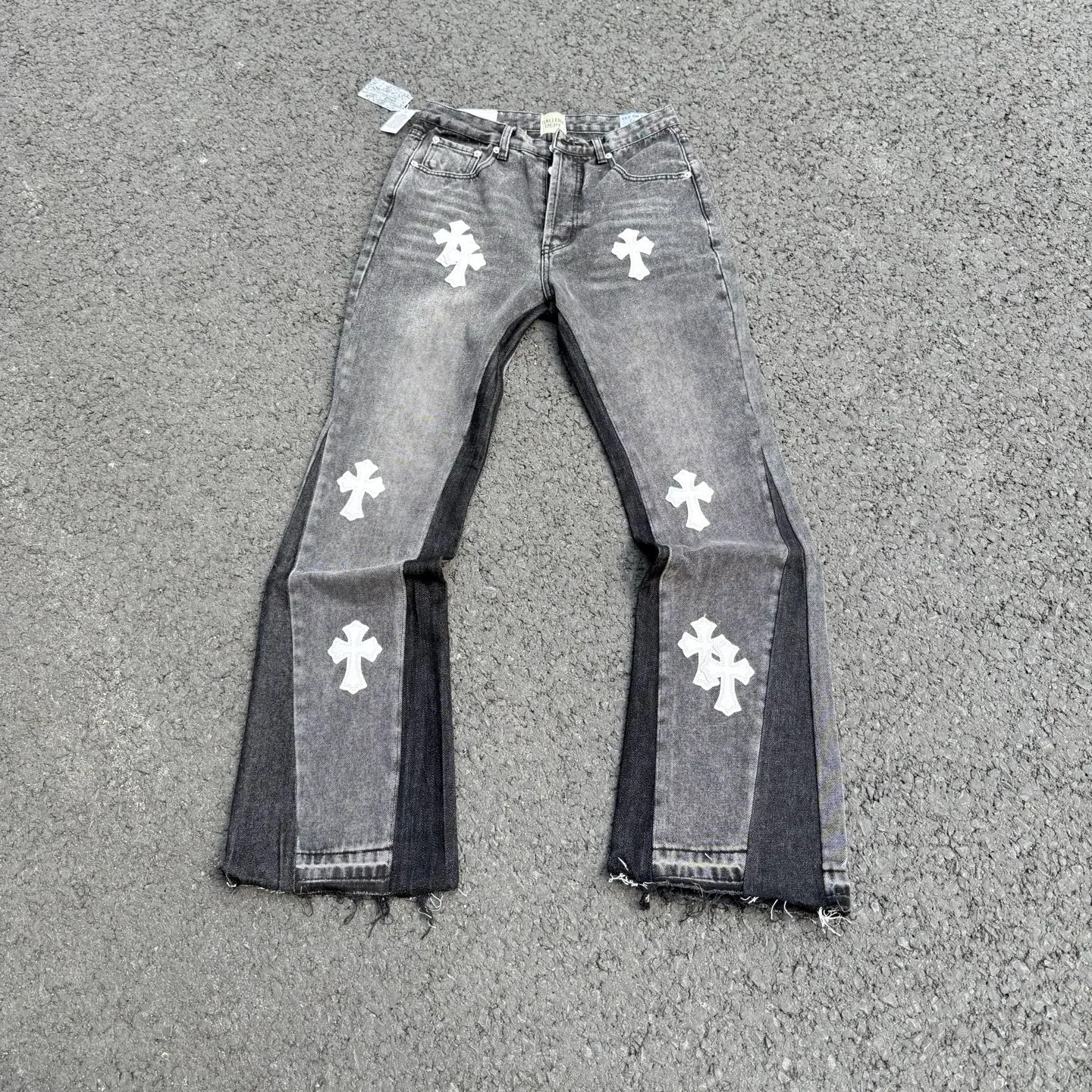 #8160 P260💰 Independent GALLERY DEPT. Vintage spliced black and gray snowflake pattern cross loose washed flared jeans - truly restore the ultimate texture of Vintage - original hardware accessories washed and other elevators, QR code analysis are all purchased from the original factory, high degree of restoration, you are welcome to compare with a certain product ~ - three-dimensional version Loose and comfortable, not picky about the figure, taller and slimmer, factory Seiko, original factory quality control, same style for men and women, can be matched with couples, versatile recommendation Essential jeans for all seasons - sizes: 28 30 32 34 36